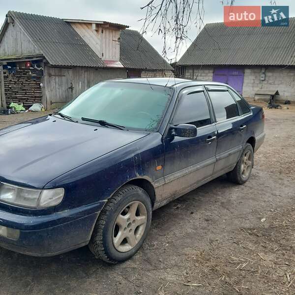 Седан Volkswagen Passat 1996 в Камне-Каширском