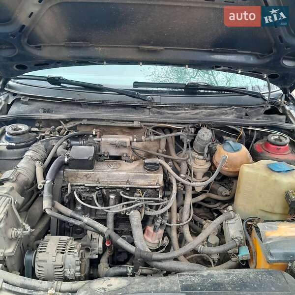 Седан Volkswagen Passat 1996 в Камне-Каширском