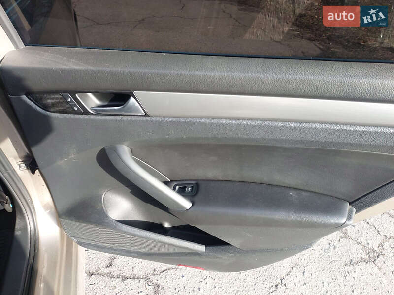 Седан Volkswagen Passat 2014 в Павлограді