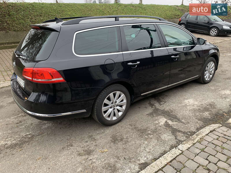Універсал Volkswagen Passat 2011 в Мукачевому