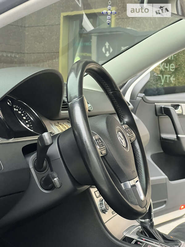 Седан Volkswagen Passat 2013 в Одессе