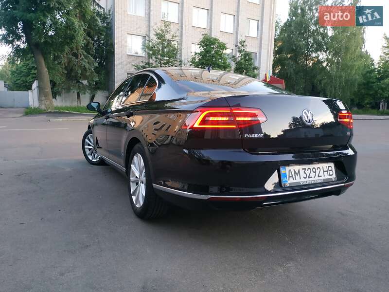 Седан Volkswagen Passat 2017 в Житомире