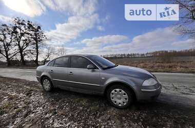 Седан Volkswagen Passat 2003 в Лохвице