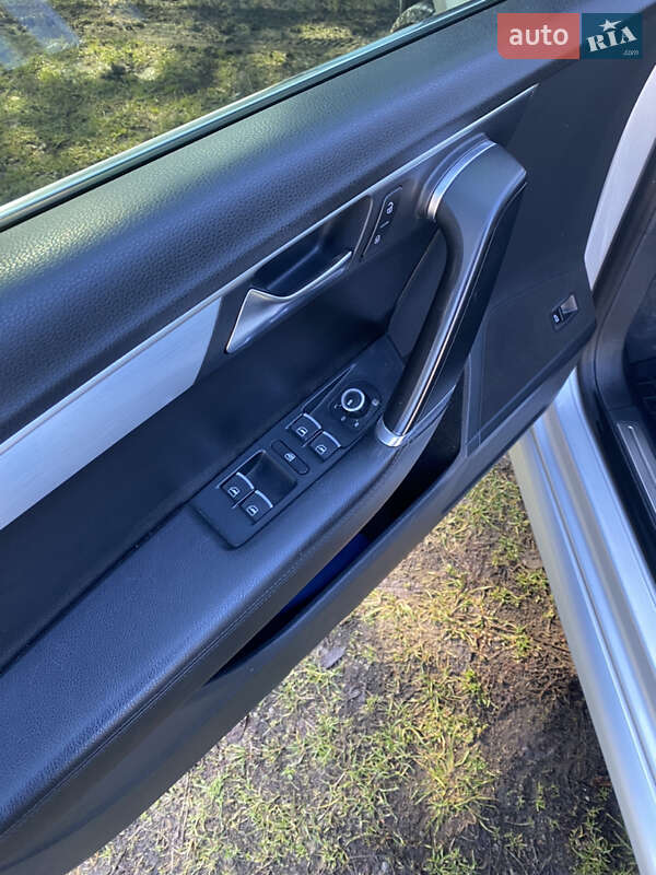 Седан Volkswagen Passat 2013 в Чернівцях