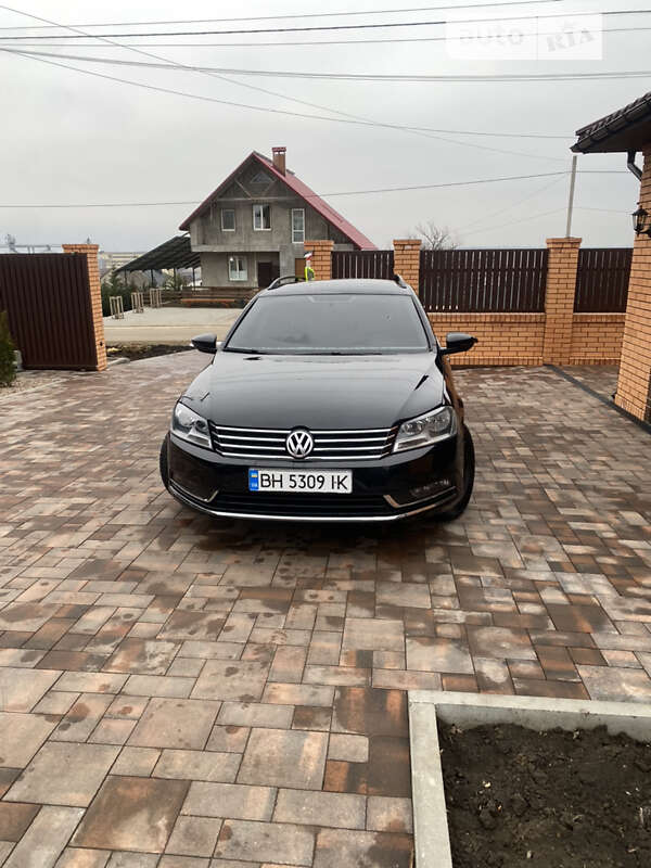 Універсал Volkswagen Passat 2011 в Одесі