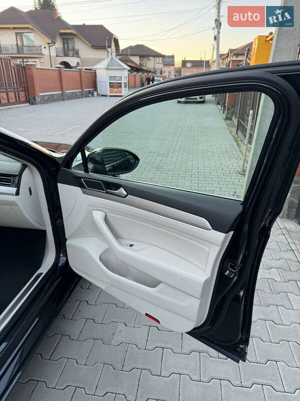 Седан Volkswagen Passat 2016 в Мукачевому