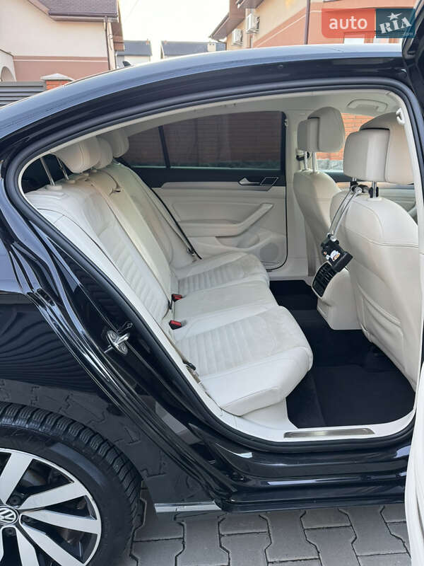 Седан Volkswagen Passat 2016 в Мукачевому