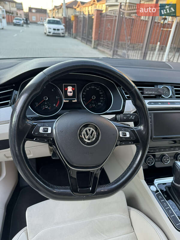 Седан Volkswagen Passat 2016 в Мукачевому