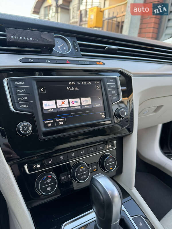 Седан Volkswagen Passat 2016 в Мукачевому