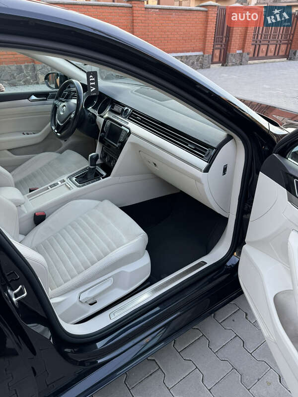 Седан Volkswagen Passat 2016 в Мукачевому