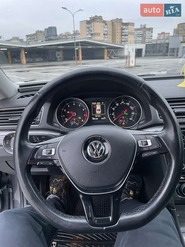 Седан Volkswagen Passat 2016 в Києві