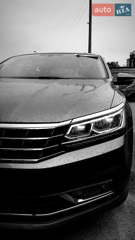 Седан Volkswagen Passat 2016 в Києві