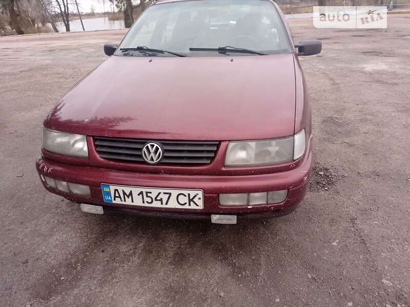 Седан Volkswagen Passat 1994 в Житомире