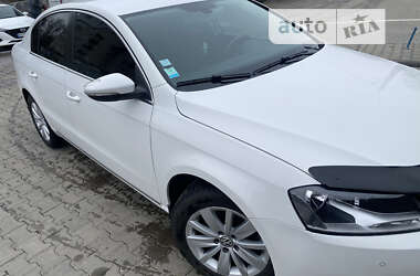 Седан Volkswagen Passat 2014 в Чернівцях