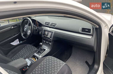 Седан Volkswagen Passat 2014 в Чернівцях