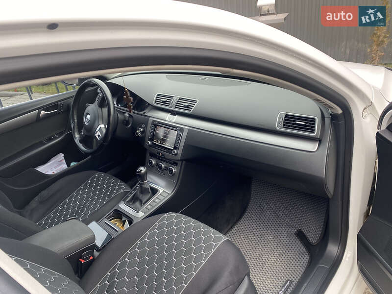 Седан Volkswagen Passat 2014 в Черновцах