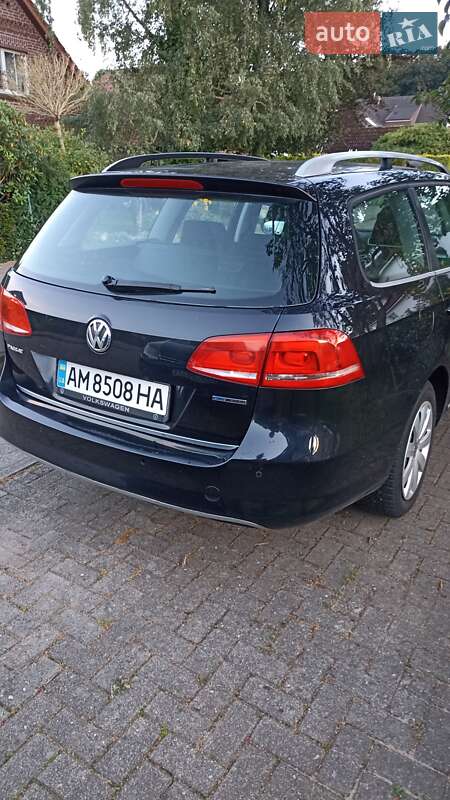 Універсал Volkswagen Passat 2013 в Житомирі