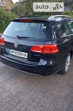 Універсал Volkswagen Passat 2013 в Житомирі
