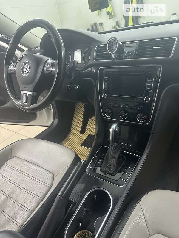 Седан Volkswagen Passat 2015 в Новой Водолаге