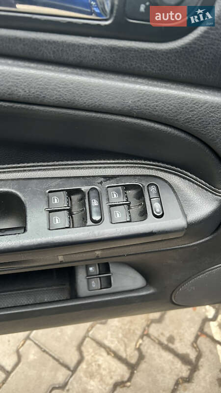 Універсал Volkswagen Passat 2001 в Чернівцях