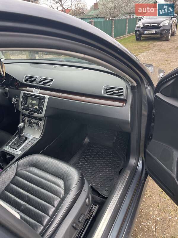Універсал Volkswagen Passat 2012 в Самборі