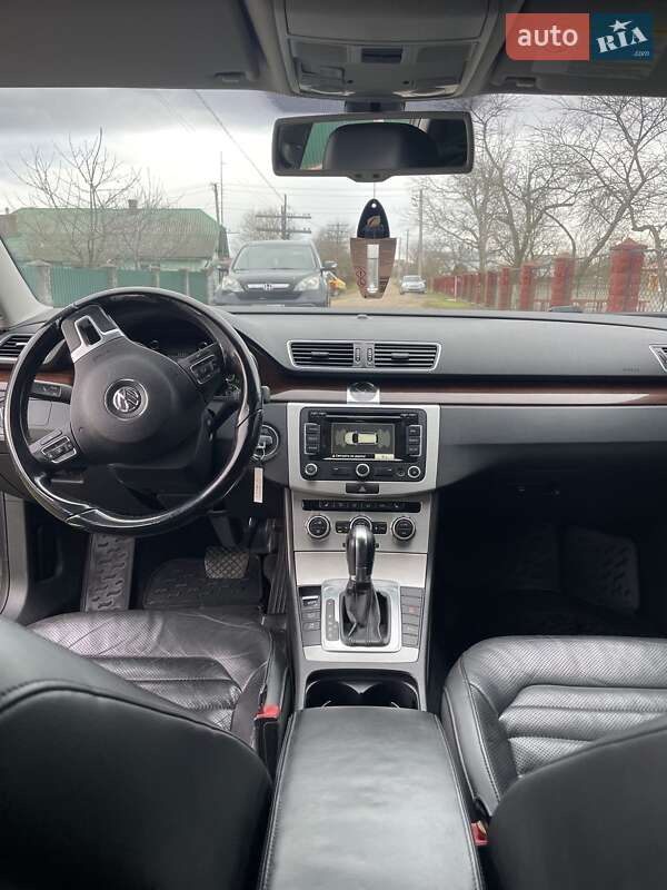 Універсал Volkswagen Passat 2012 в Самборі