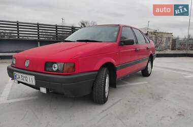 Седан Volkswagen Passat 1992 в Киеве