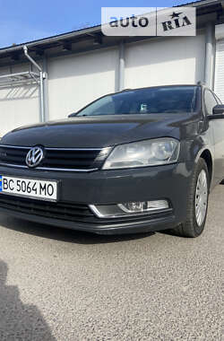 Універсал Volkswagen Passat 2012 в Львові