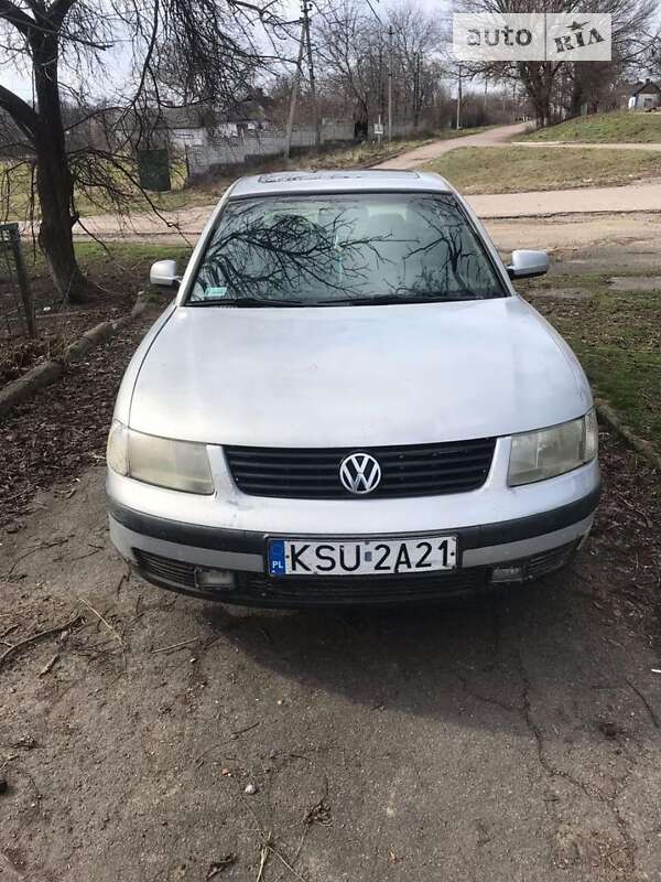 Седан Volkswagen Passat 1999 в Первомайске