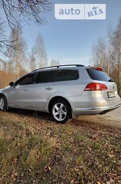 Універсал Volkswagen Passat 2013 в Звягелі