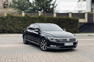 Седан Volkswagen Passat 2015 в Луцке