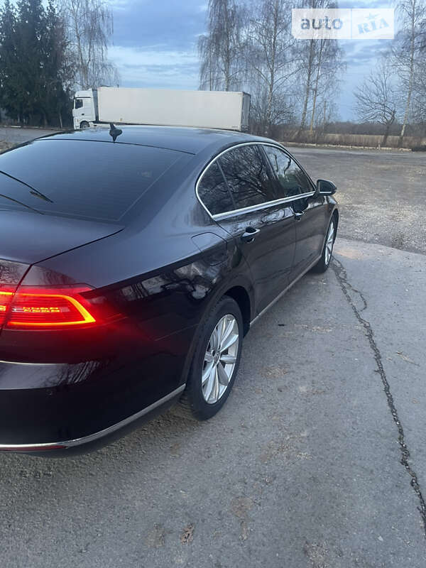 Седан Volkswagen Passat 2015 в Виноградові