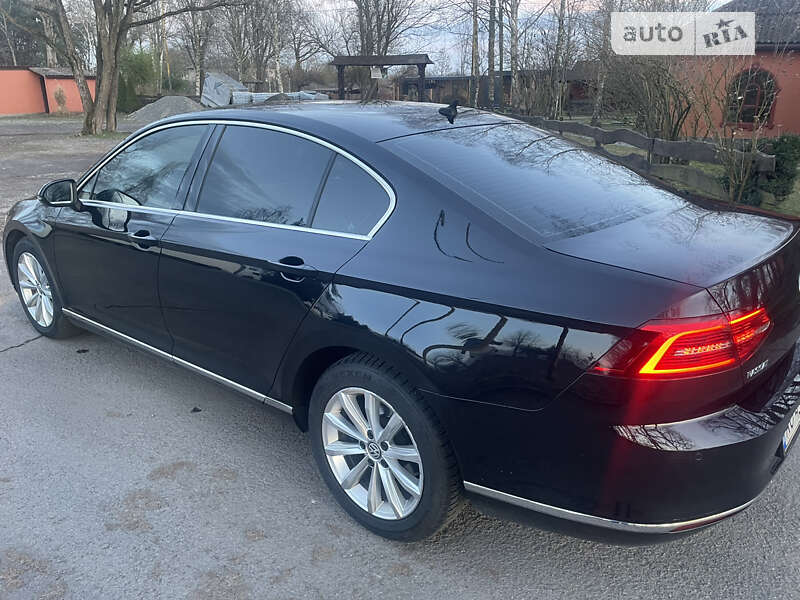 Седан Volkswagen Passat 2015 в Виноградові