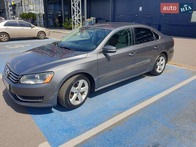 Седан Volkswagen Passat 2012 в Киеве