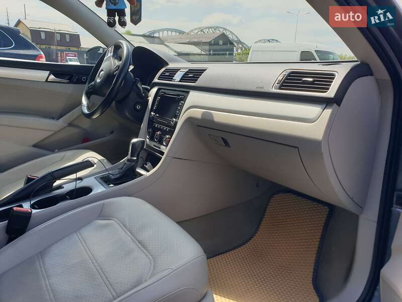 Седан Volkswagen Passat 2012 в Киеве