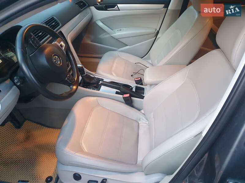 Седан Volkswagen Passat 2012 в Киеве