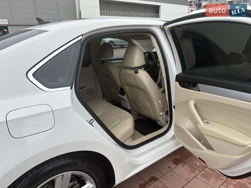 Седан Volkswagen Passat 2012 в Харкові