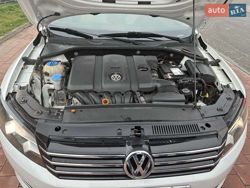 Седан Volkswagen Passat 2012 в Харкові
