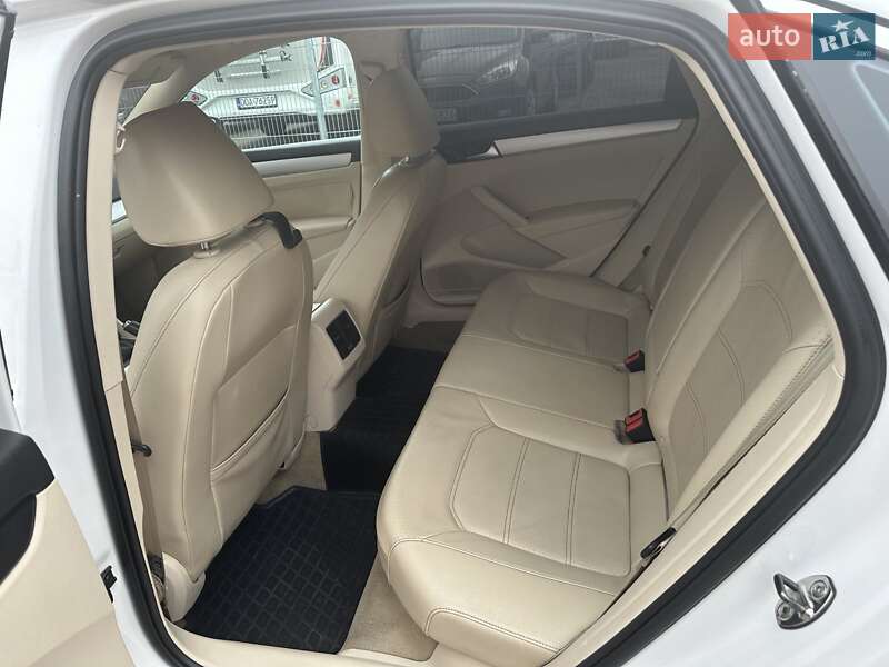 Седан Volkswagen Passat 2012 в Харкові