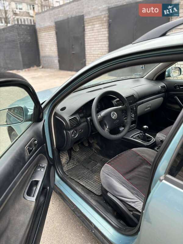 Універсал Volkswagen Passat 2000 в Рівному