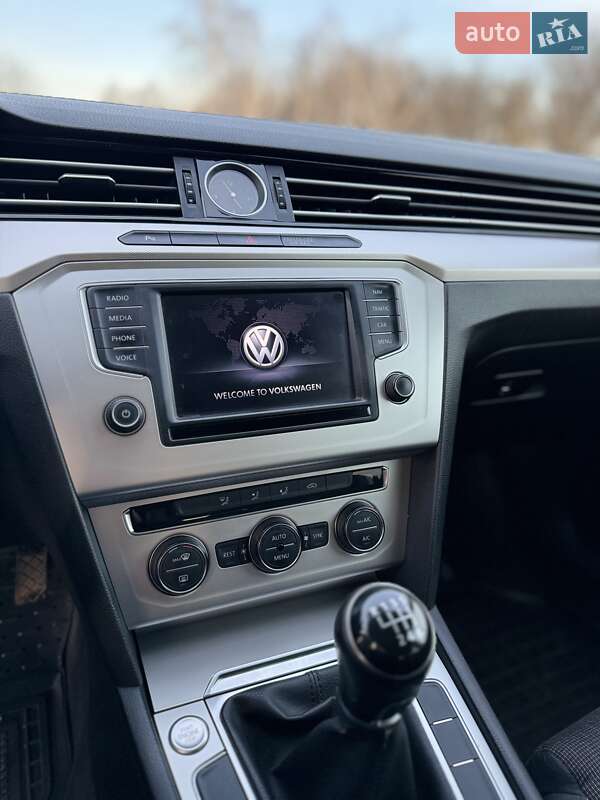 Универсал Volkswagen Passat 2015 в Виннице