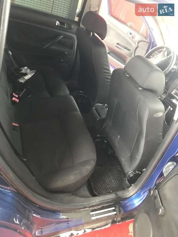 Універсал Volkswagen Passat 2001 в Ужгороді