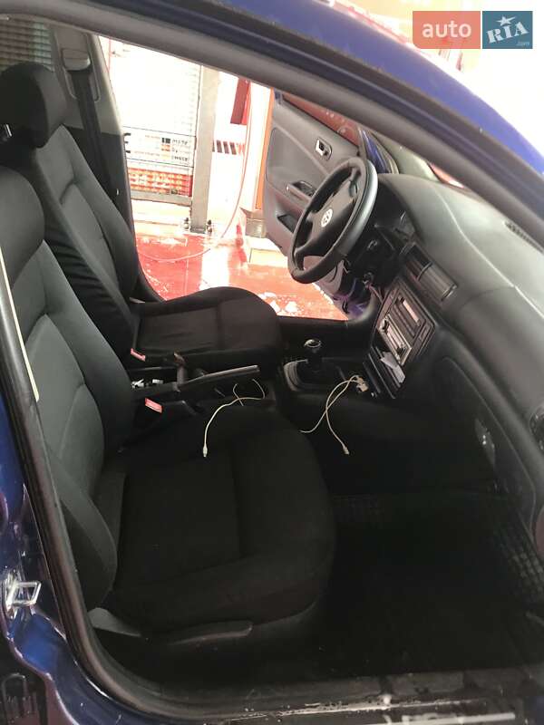 Універсал Volkswagen Passat 2001 в Ужгороді