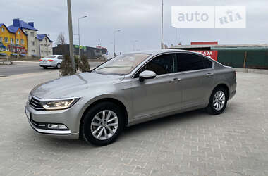 Седан Volkswagen Passat 2015 в Тернополе