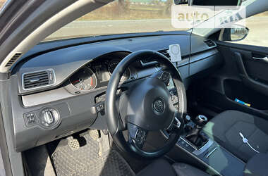 Универсал Volkswagen Passat 2011 в Дубно