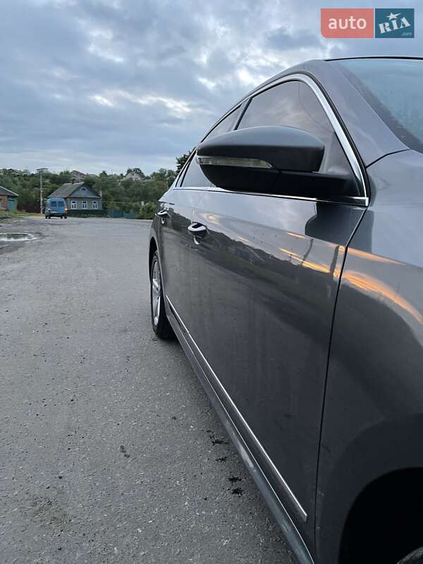 Седан Volkswagen Passat 2016 в Харькове