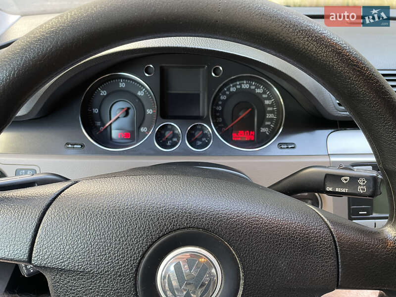 Універсал Volkswagen Passat 2006 в Рівному