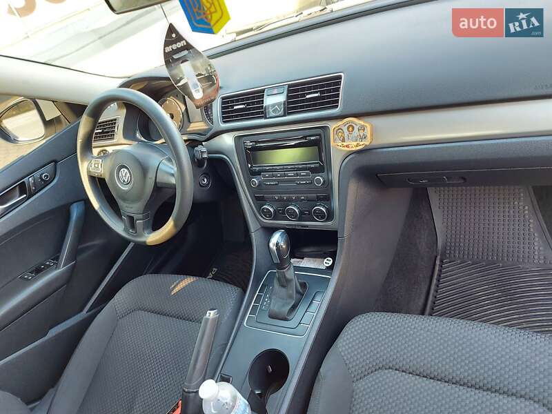 Седан Volkswagen Passat 2011 в Киеве