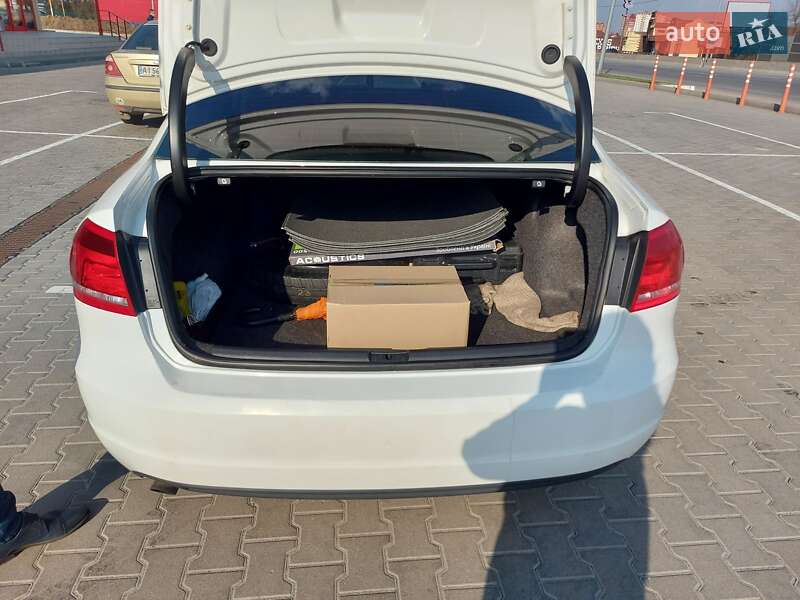 Седан Volkswagen Passat 2011 в Киеве