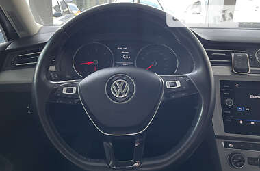 Универсал Volkswagen Passat 2017 в Червонограде